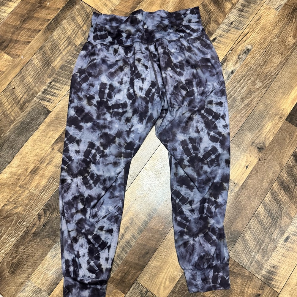 Athleta Salution Tie-Dye Joggers in Black and gray - Picture 8 of 11